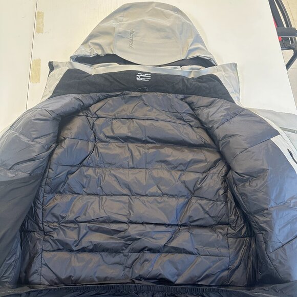 Arcteryx Men's Gray Green Down Jacket - Picture 5 of 7
